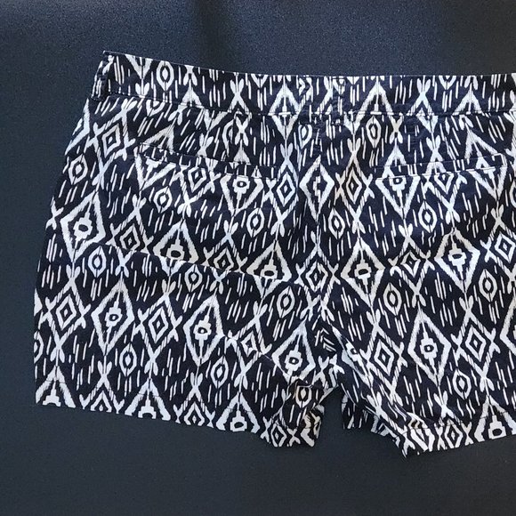 OLD NAVY Black and White Ikat Print Shorts - Picture 2 of 3